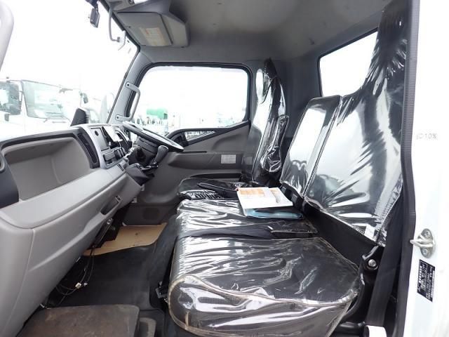 MITSUBISHI CANTER 2018 Image 31