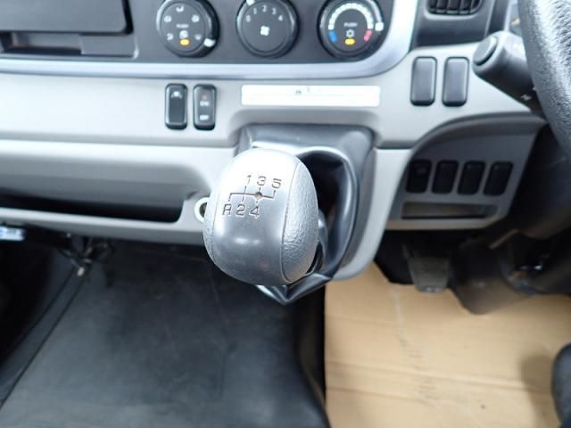 MITSUBISHI CANTER 2018 Image 31