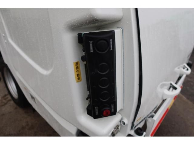 HINO DUTRO 2017 Image 31