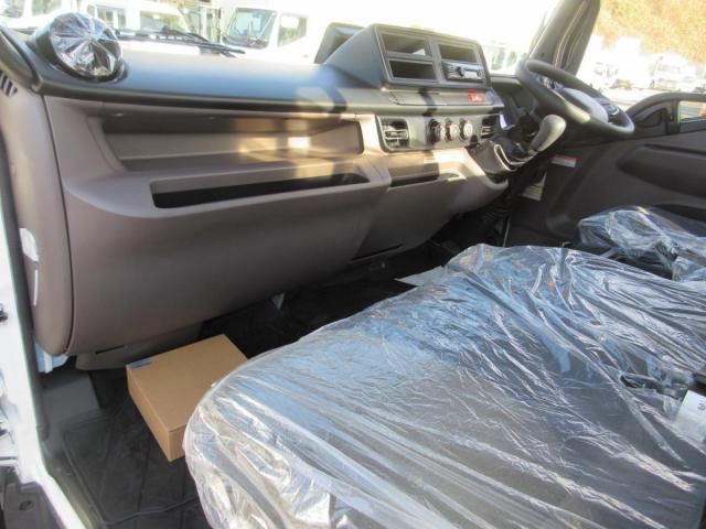 MITSUBISHI CANTER 2025 Image 31