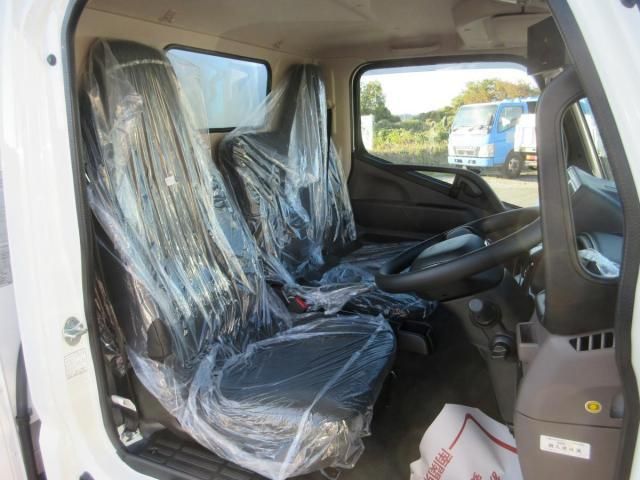 MITSUBISHI CANTER 2025 Image 31