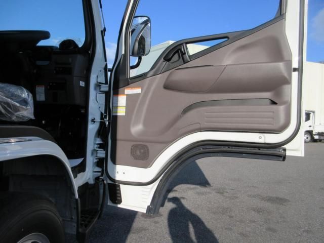 MITSUBISHI CANTER 2025 Image 31