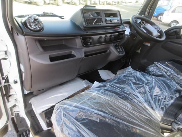 MITSUBISHI CANTER 2025 Image 31