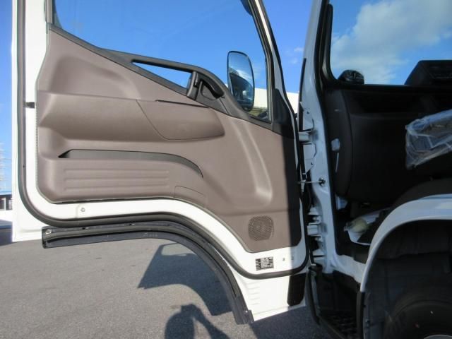 MITSUBISHI CANTER 2025 Image 31