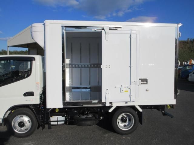 MITSUBISHI CANTER 2025 Image 31