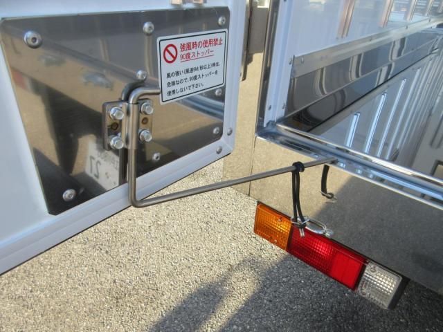 MITSUBISHI CANTER 2025 Image 31