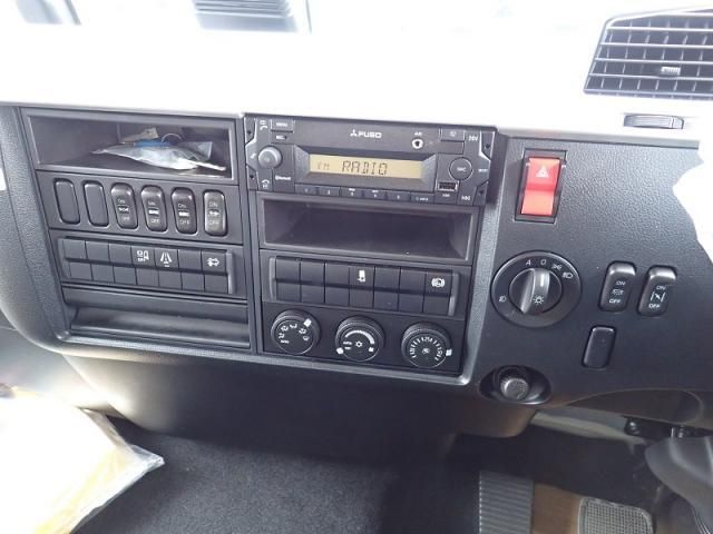 MITSUBISHI CANTER 2025 Image 31