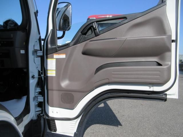 MITSUBISHI CANTER 2025 Image 31