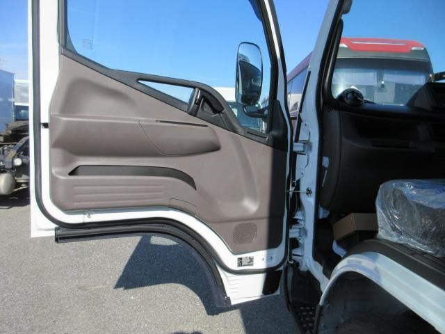 MITSUBISHI CANTER 2025 Image 31