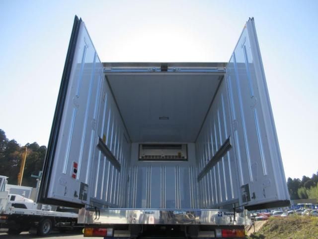 MITSUBISHI CANTER 2025 Image 31