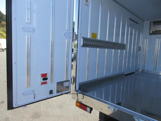 MITSUBISHI CANTER 2025 Image 31