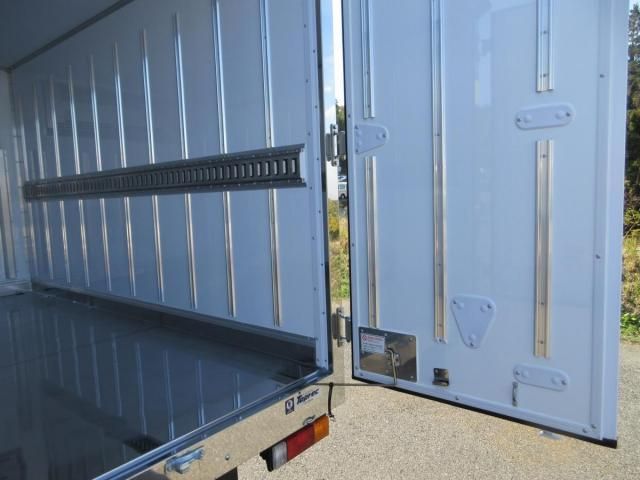 MITSUBISHI CANTER 2025 Image 31