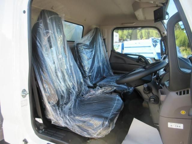 MITSUBISHI CANTER 2025 Image 31