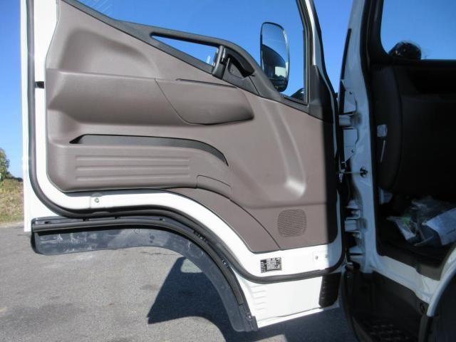 MITSUBISHI CANTER 2025 Image 31