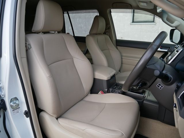 TOYOTA LANDCRUISER PRADO 2018 Image 31