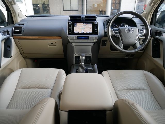 TOYOTA LANDCRUISER PRADO 2018 Image 31