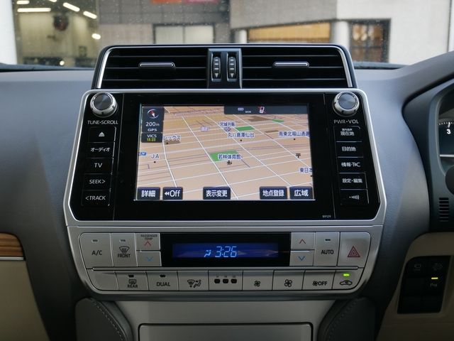 TOYOTA LANDCRUISER PRADO 2018 Image 31