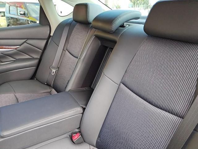 NISSAN FUGA 2017 Image 31