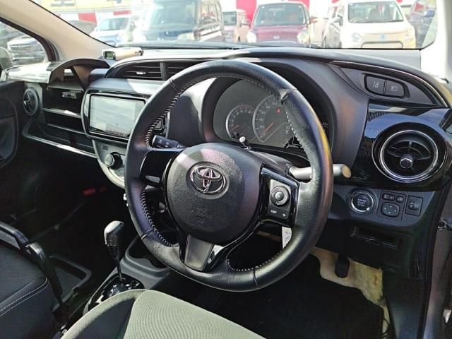 TOYOTA VITZ 2017 Image 31