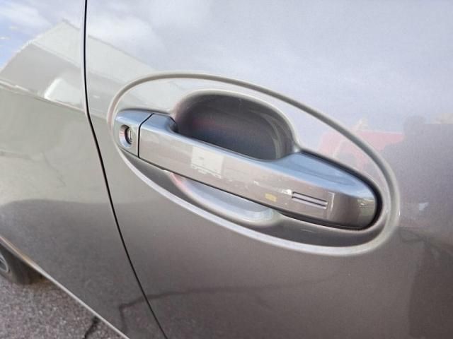 TOYOTA VITZ 2017 Image 31