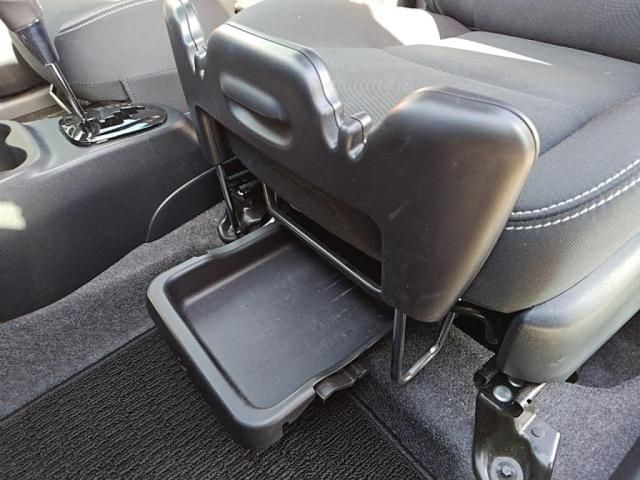 TOYOTA VITZ 2017 Image 31