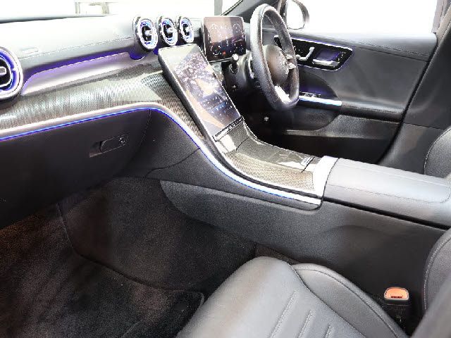 MERCEDES BENZ C CLAS 2023 Image 31