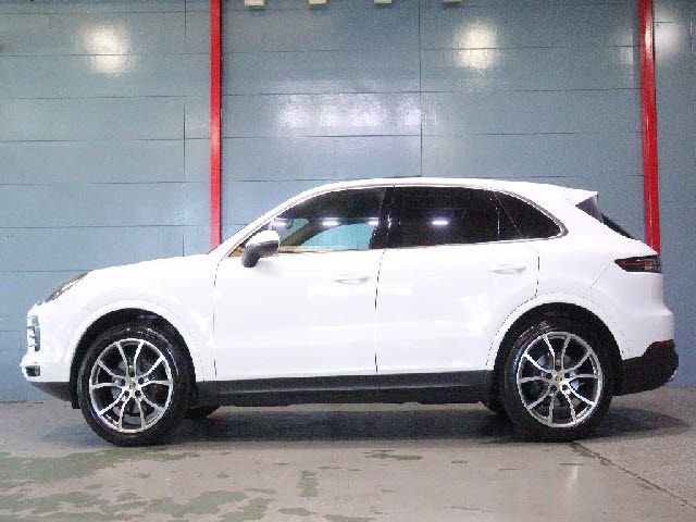 PORSCHE CAYENNE 2018 Image 31
