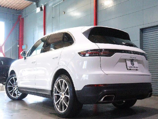 PORSCHE CAYENNE 2018 Image 31