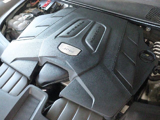 PORSCHE CAYENNE 2018 Image 31