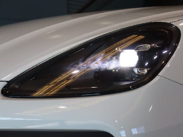 PORSCHE CAYENNE 2018 Image 31