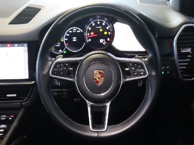 PORSCHE CAYENNE 2018 Image 31