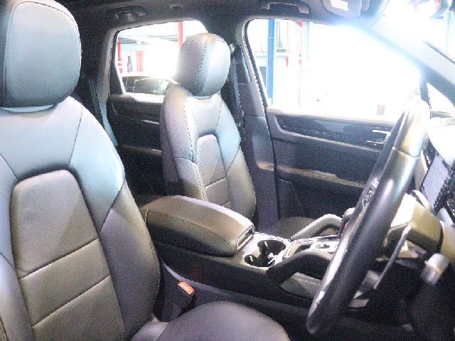 PORSCHE CAYENNE 2018 Image 31