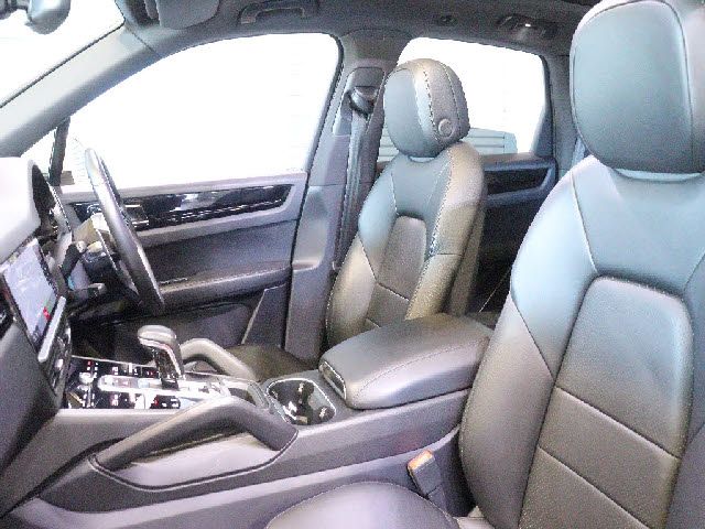 PORSCHE CAYENNE 2018 Image 31