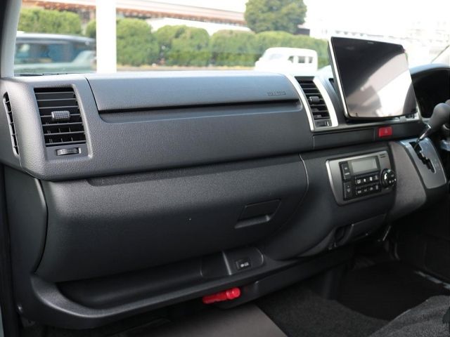 TOYOTA HIACE VAN 2WD 2025 Image 31