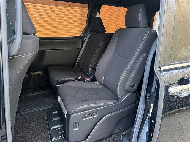 TOYOTA ESQUIRE 2018 Image 31