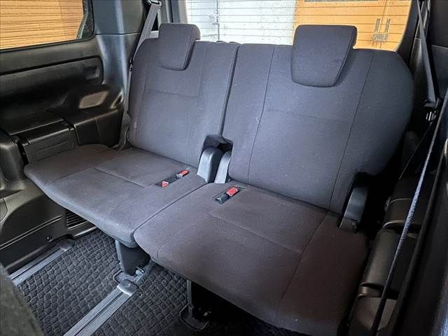 TOYOTA ESQUIRE 2018 Image 31