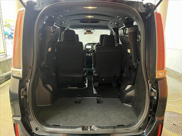 TOYOTA ESQUIRE 2018 Image 31