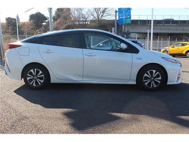 TOYOTA PRIUS PHV 2017 Image 31