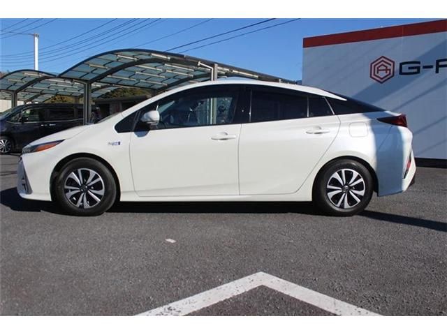 TOYOTA PRIUS PHV 2017 Image 31