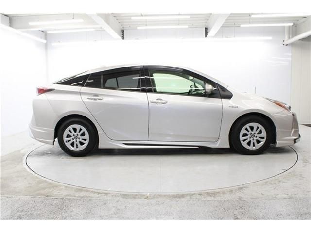 TOYOTA PRIUS 2016 Image 31