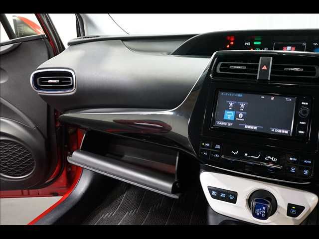 TOYOTA PRIUS 2016 Image 31