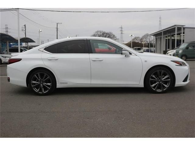 TOYOTA LEXUS ES300H 2019 Image 31