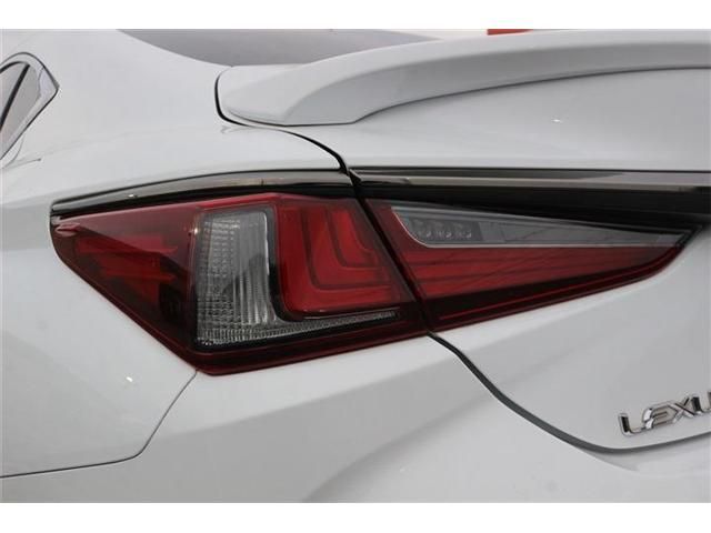 TOYOTA LEXUS ES300H 2019 Image 31