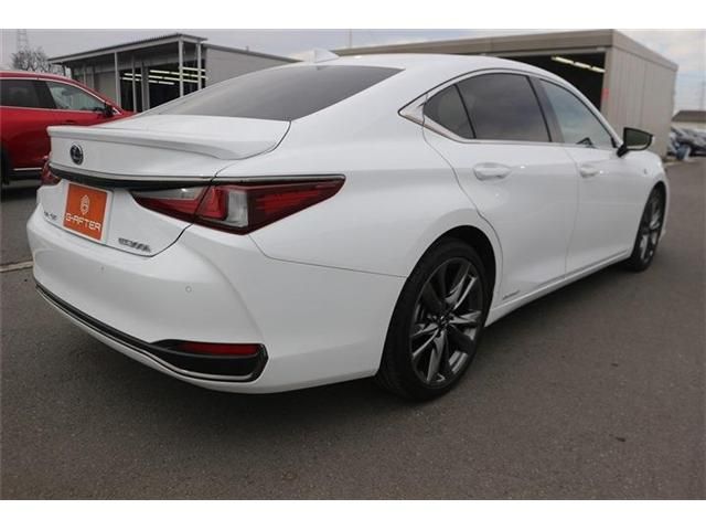 TOYOTA LEXUS ES300H 2019 Image 31
