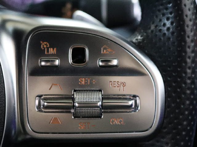 MERCEDES BENZ C CLAS 2018 Image 31