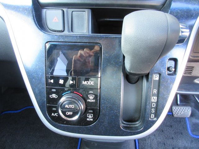 DAIHATSU MOVE CUSTOM 2015 Image 31