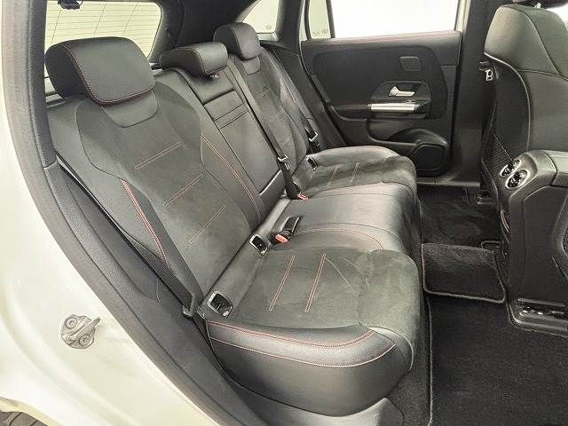 MERCEDES BENZ EQA 2021 Image 31