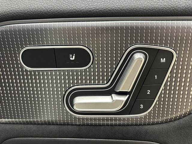 MERCEDES BENZ EQA 2021 Image 31