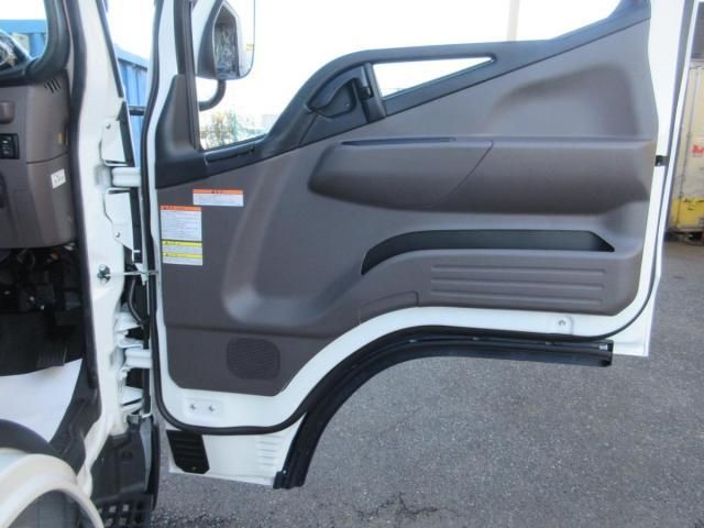MITSUBISHI CANTER 2025 Image 31