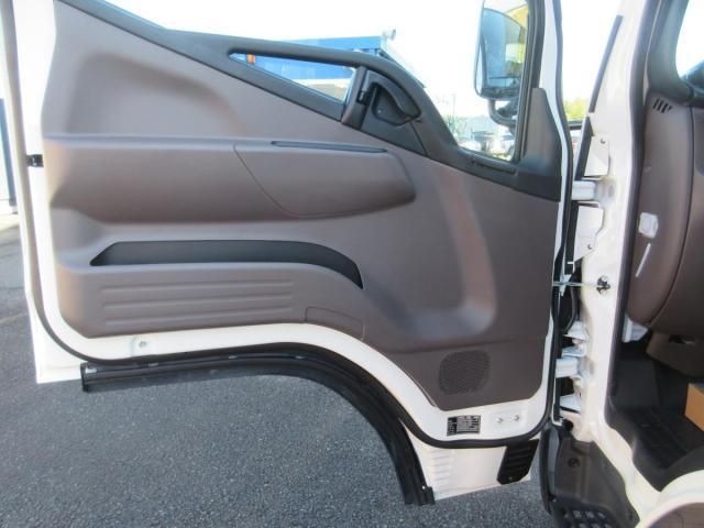 MITSUBISHI CANTER 2025 Image 31